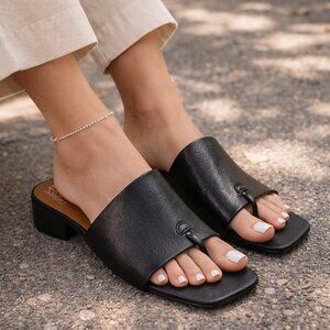 Franco Sarto SZ 8W Loran Black Leather Sandal NWOT